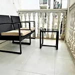 Apartment Bravo 5
